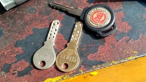 Duplicate key maker robs a house in Goverdhan Vilas