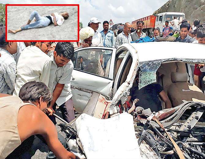 2 students died, 4 injured in accident