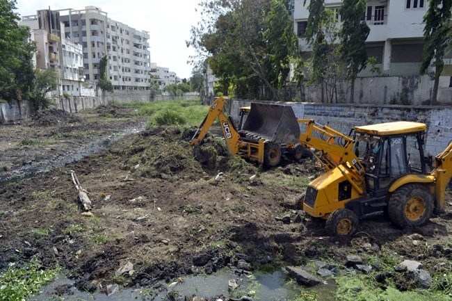 Cleaning of Ahar River Continues along City Stretch