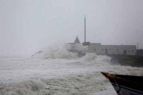 Cyclone Vayu moves towards Oman