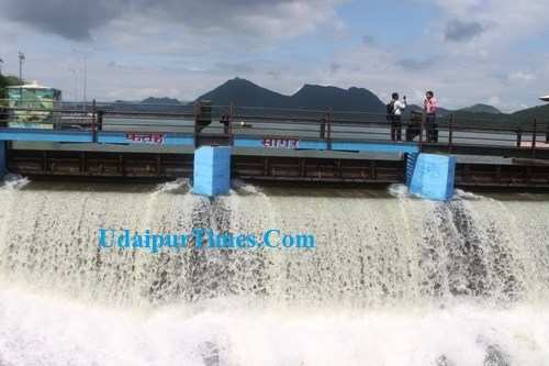 [VIDEO] Udaipur Monsoon 2019 – MISSION ACCOMPLISHED! Fateh Sagar Overflows…Gates opened at 10:30AM today