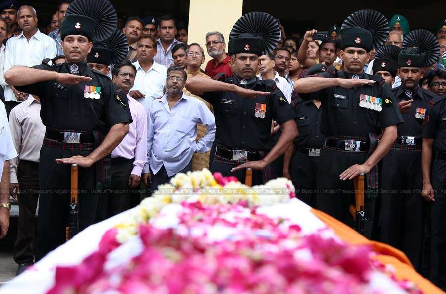 With Tears in Eyes and Pride on Face, City salutes Lt. Abhinav Nagori