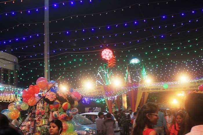 [News in Pictures] Lake city bathes in Diwali light