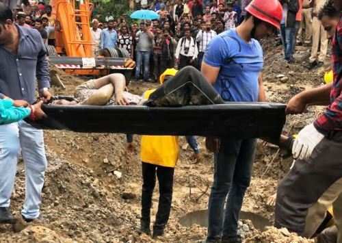 BREAKING NEWS | Four Labourers Die in a Sewerage Pipeline at Manvakheda | Callous attitude of authorities