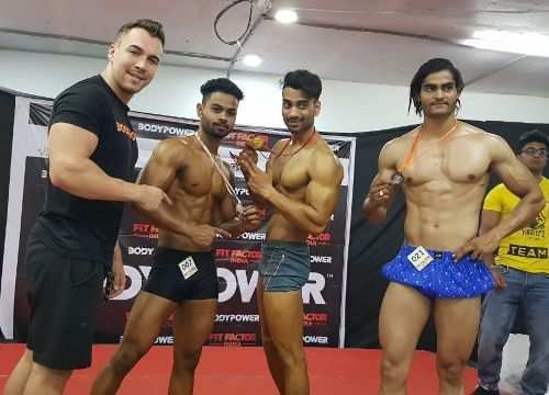 Wannabe Models flex their muscles in Bodybuilding show at Arvanah
