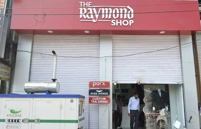 Theft at Raymond’s Showroom, goods worth Lacs of Rupees stolen
