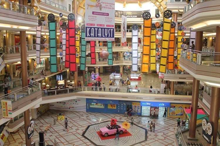 Celebration Mall Turns Retro