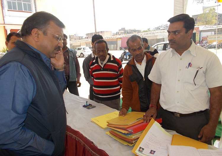 Dr. Subodh Agarwal inspects “Prashasan Shehron ke Sang” Camp