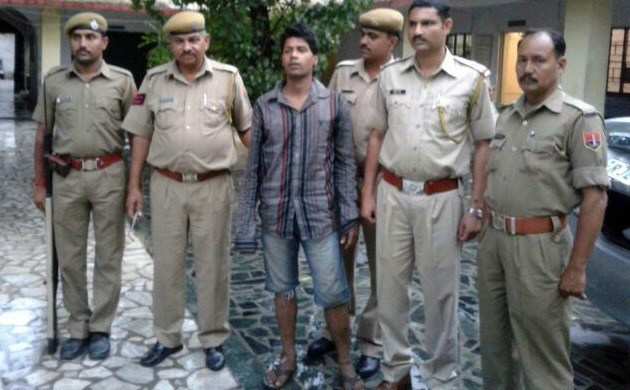 One arrested for robbing Rs.8 Lac from Car, main accused absconding