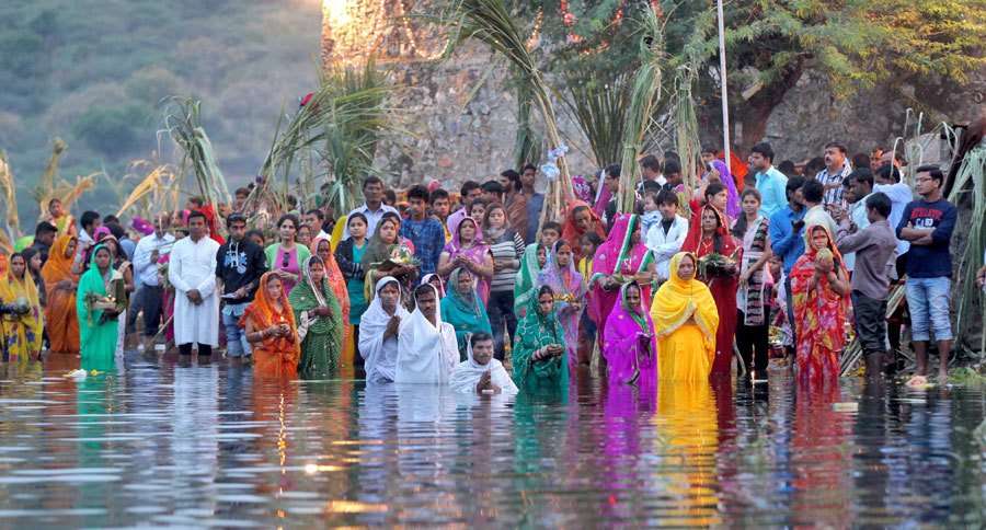 [Photos] Devotees offer prayers on Chhath Pooja