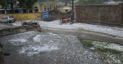 Udaipur receives unseasonal Rains with Storm