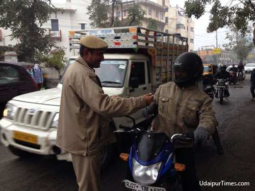 Udaipurites seen wearing Helmets, receive chocolates from Police