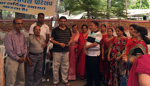 Members of Bhartiya Lions Parisangh distribute free Buttermilk