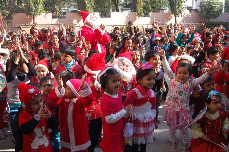 Teachers became Santa for the kids in MDS