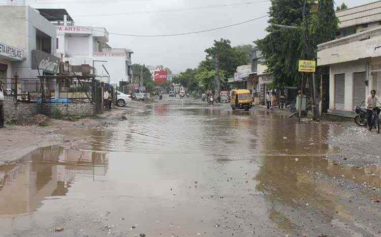 Bhuwana-Sukher stretch Causes pain in Rain
