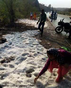 Udaipur enjoys Snowfall like situation