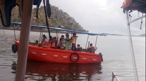 3 boats seized from Jaisamand Lake after surprise Inspection