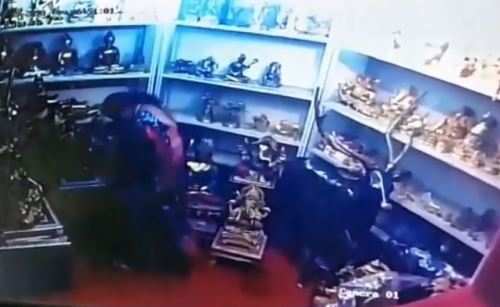VIDEO | Daylight theft in Handicraft showroom at Hathipol
