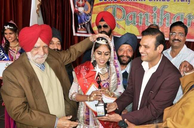 Alkhashree Devda crowned "Miss Paniharin"
