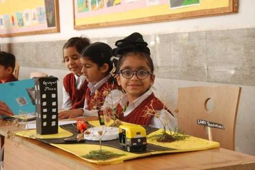 GD Goenka | Children enjoy experiments on World Science Day