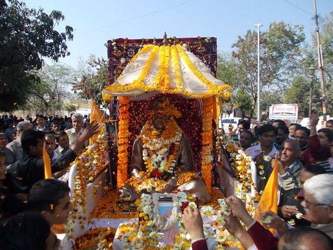 स्वामी विवकेकानंनद रथयात्रा का भव्य स्वागत