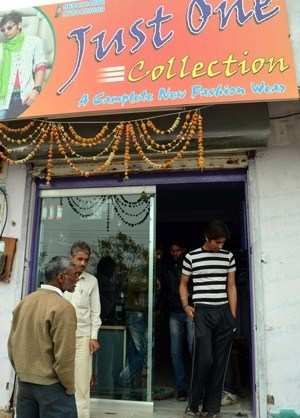 Thieves Robbed Readymade Cloth Shop at Siphon