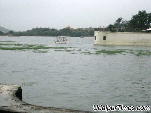 [Photos and Videos] Udaipur. Rain. Lakes. River