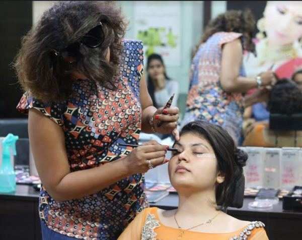 3D Makeup Techniques showcased by Amrit Salon