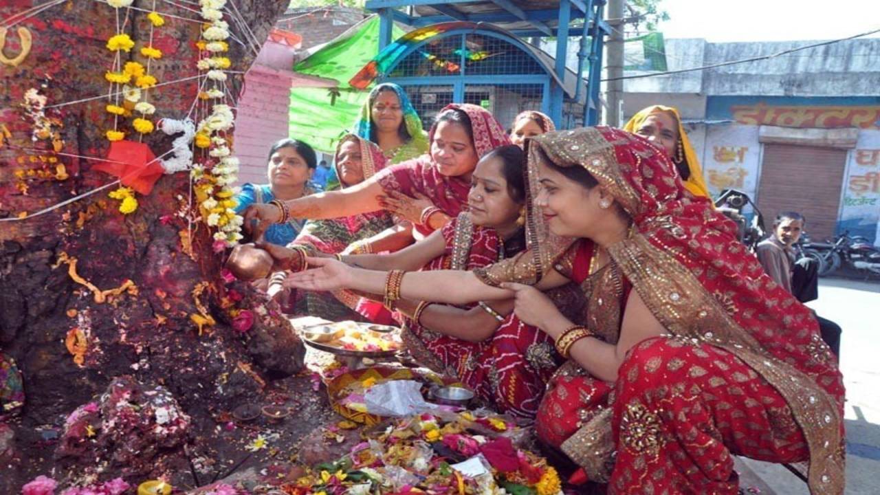 Women perform Dashamata Poojan on 10th day after Holi