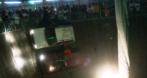 दिवाली पर लेकसिटी नहाई रोशनी में