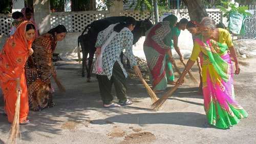 Residents of Bhopalpura clean Locality
