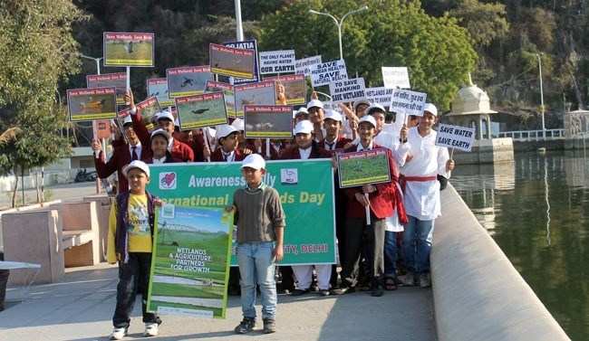 Students rally to spread environment awareness