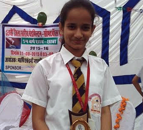 Disha Chauhan wins Gold Medal in District Level Badminton