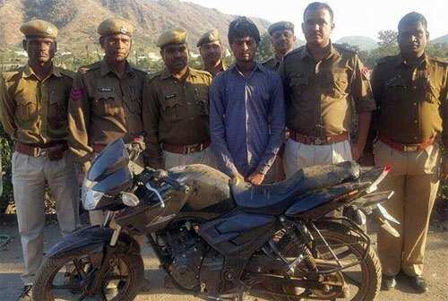 Bike Lifter arrested in Parsad