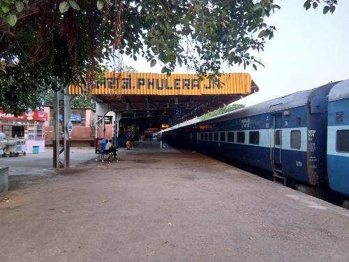 Derailment in Phulera-Trains delayed