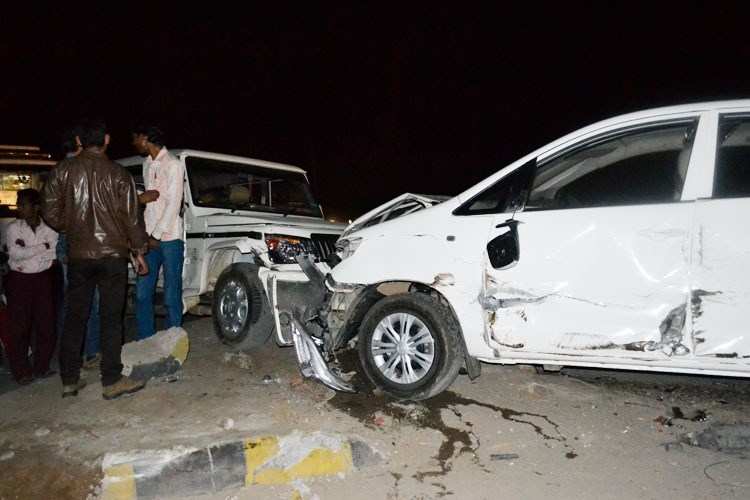 2 Die including 2½ -year-old-kid, 3 Injured in multi-vehicle crash at Debari