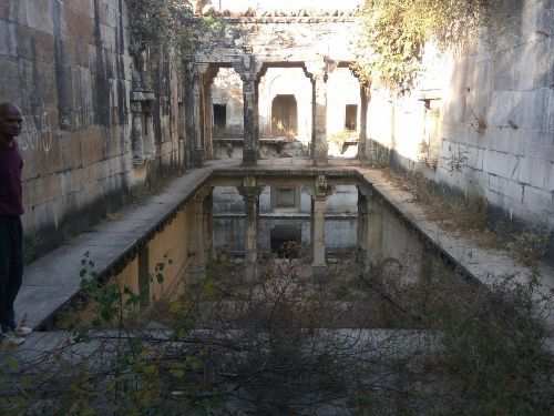 Stepwell in Mavli, a neglected testimony of the Medieval Era
