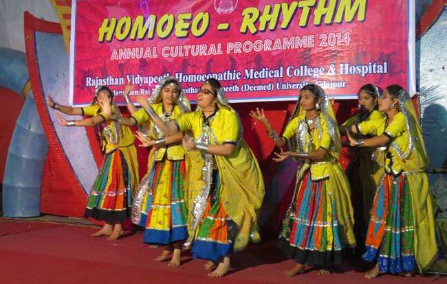राजस्थान विद्यापीठ के होम्योपेथिक कॉलेज का वार्षिकोत्सव