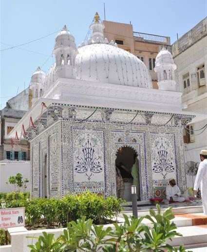 Court Rejects Bohra Youth's Plea, says Dargah Renovation is Legal