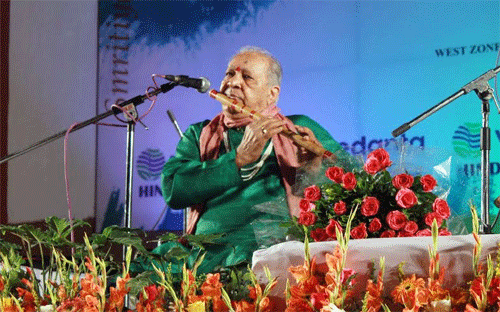 Flute recital by Pt. Hariprasad Chaurasia brings Udaipur alive