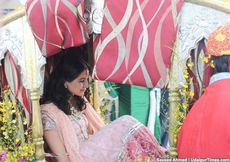 [photos] Randheer and Rishi Kapoor visit Udaipur Gurudwara, attend marriage ceremony