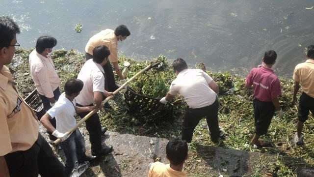 Big Bazaar conducts cleanliness drive at Swaroop Sagar
