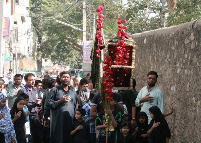 Shia Commemorates Ashura, Holds Azadari Procession