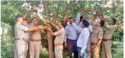 Parindas(water pots for birds) put up in police station
