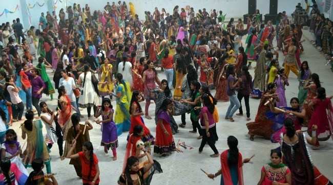 Hundreds of girls perform in Dandiya Competition at MG College