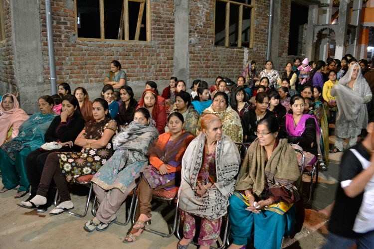 Sindhi Community celebrates 'Laal Loi'