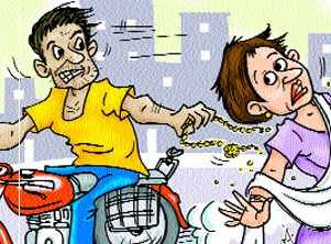 Chain Snatcher targets Middle-aged woman at Delhi Gate