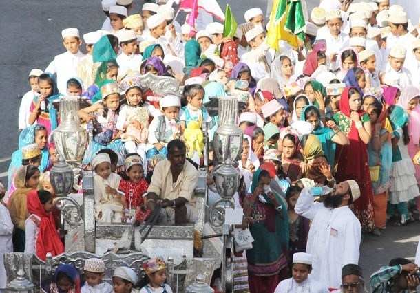 [Photos]Colorful procession by Udaipur Dawoodi Bohras