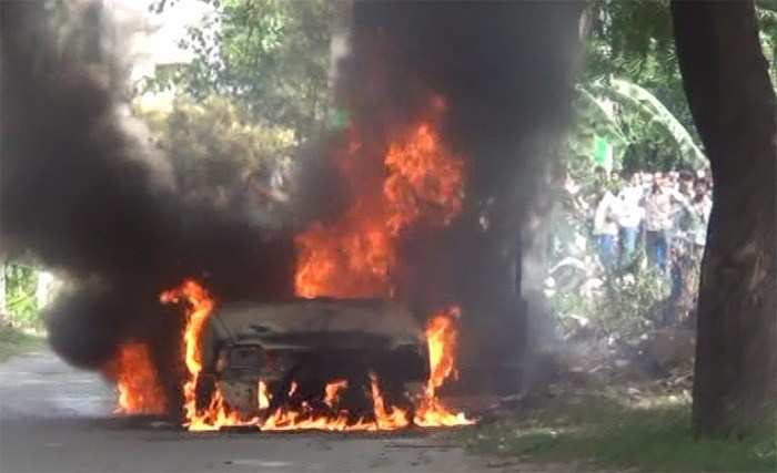 [Video] Car gutted in Fire at Mali Colony