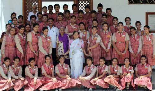 MMPS Students visit Old Age Home